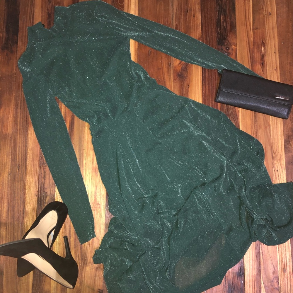 Green shimmering sleeved dress
